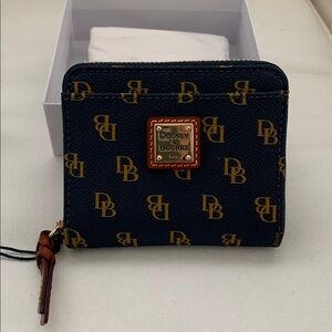 NWT Dooney & Bourke Zip Around Gretta Wallet
